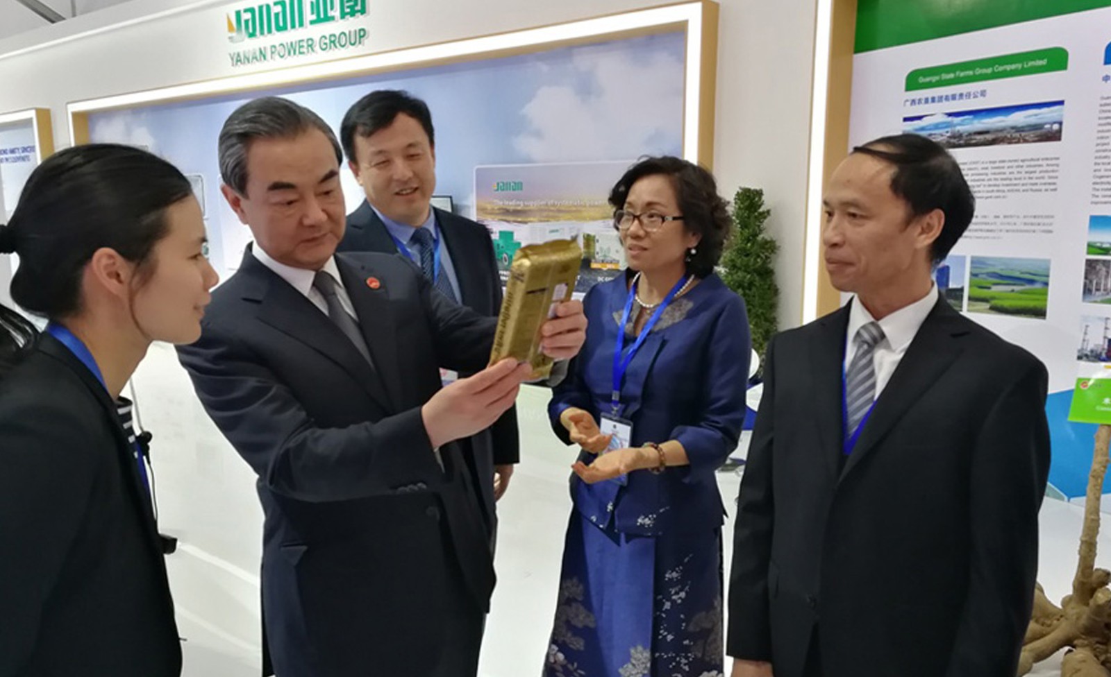 2d3706845f13617c2001a8805c9943e8.jpg 01.jpg