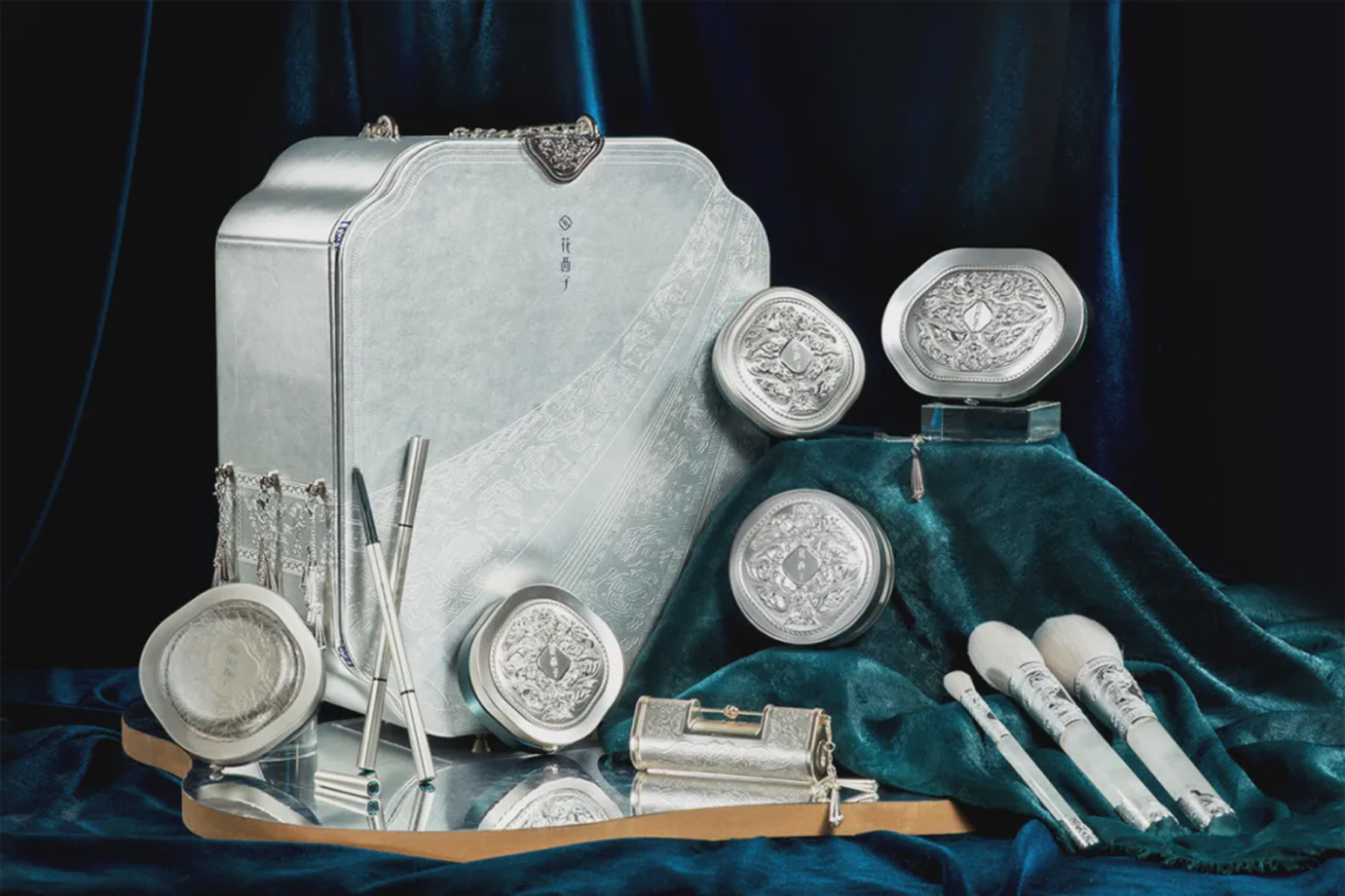 花西子包裝設(shè)計新式國風(fēng)應(yīng)具備的特征